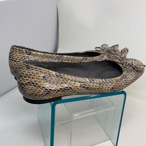 Stuart Weitzman Sz 7.5M Snakeskin Print Flats - Picture 7 of 11